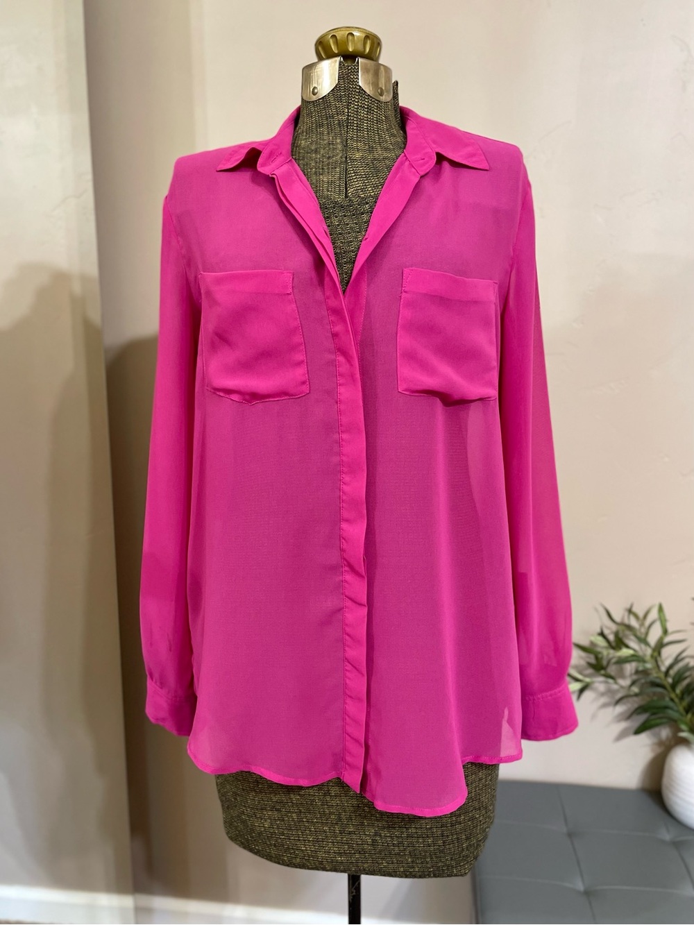Rock & Republic Y2K Hot Pink Sheer Chiffon Button Up Blouse Top Barbie Career